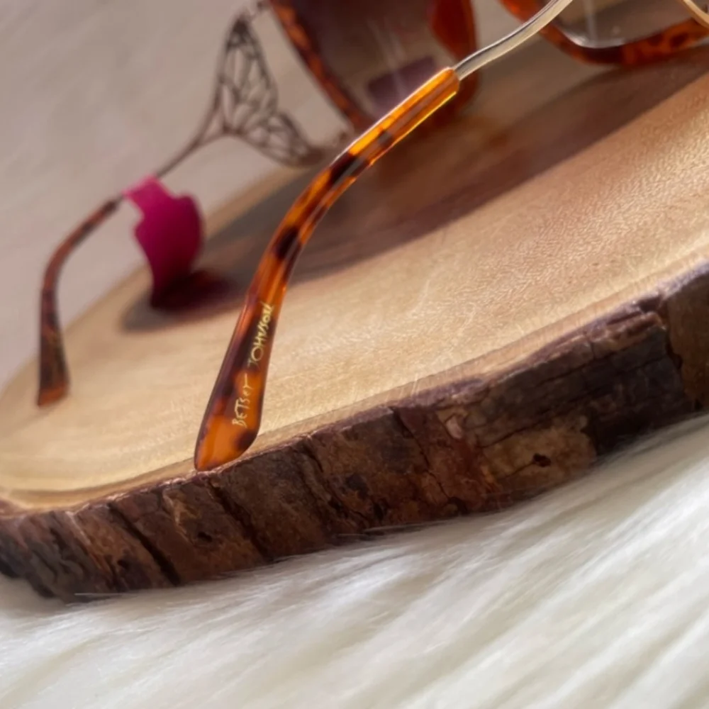 🔥 Betsey Johnson Tortoise Shell Sunglasses - Picture 5 of 7